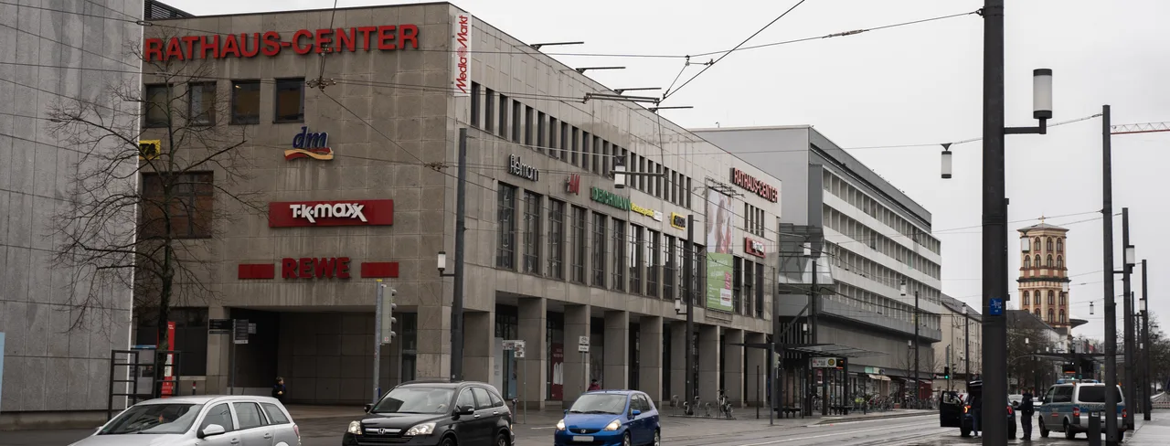 Rathaus-Center Dessau-Roßlau – cookie banners and legal notices on business websites