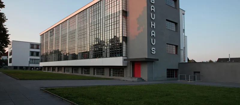 Bauhaus Dessau facade – funding programs for digitalization in Saxony-Anhalt