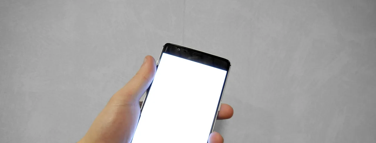 Smartphone in hand – strategy for collecting Google reviews