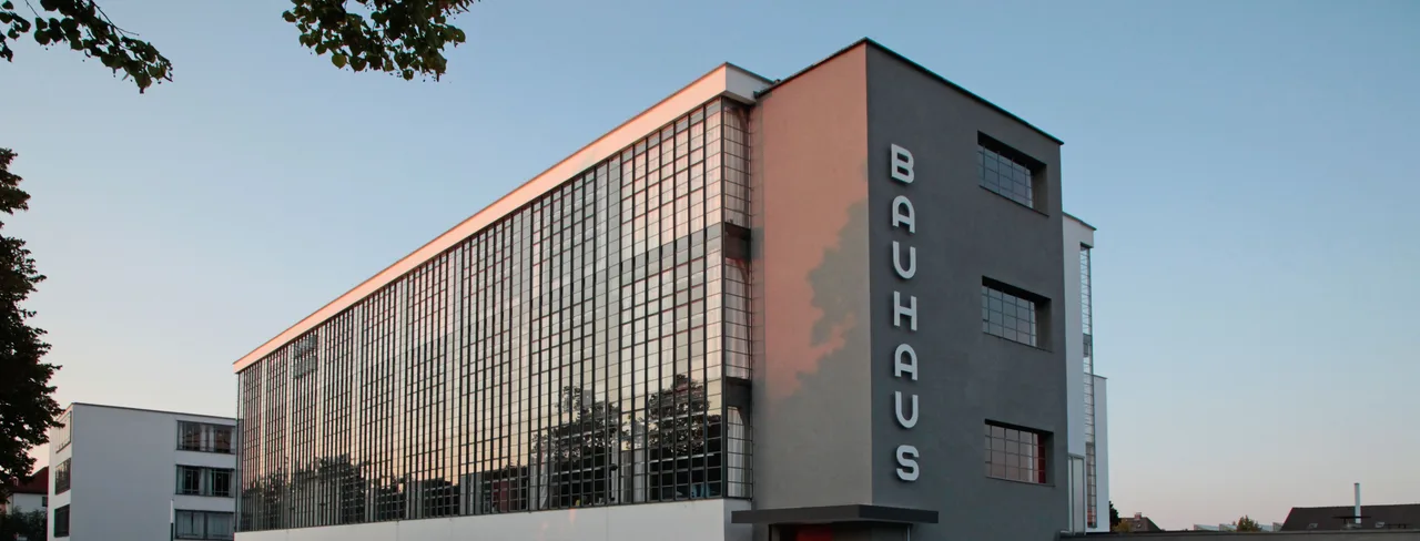 Bauhaus building, Dessau – how AI search engines choose local providers