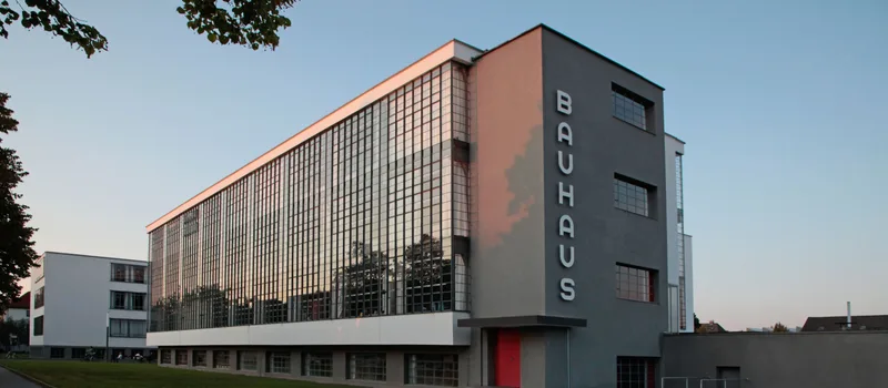 Bauhaus Dessau architecture – symbolic image for local AI visibility