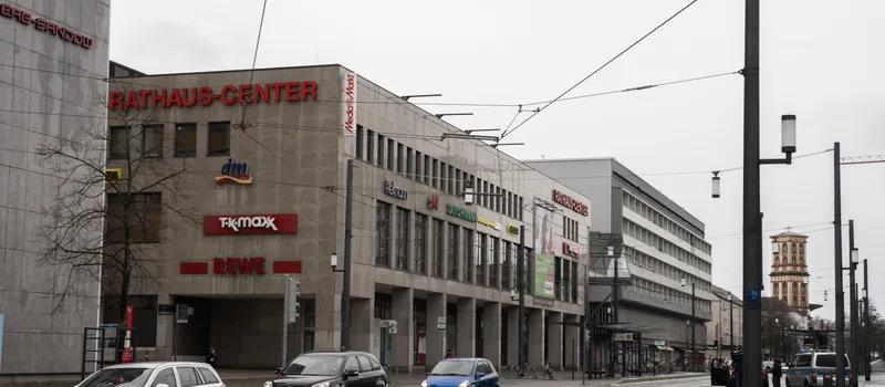 Rathaus-Center Dessau-Roßlau downtown – example of consistent business data